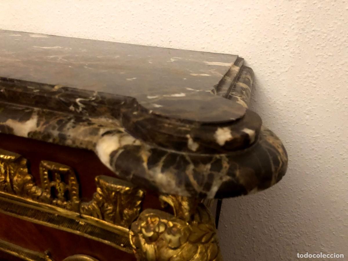 Antig&uuml;edades: C&oacute;moda en bronce marqueter&iacute;a y m&aacute;rmol con pintura - Foto 14