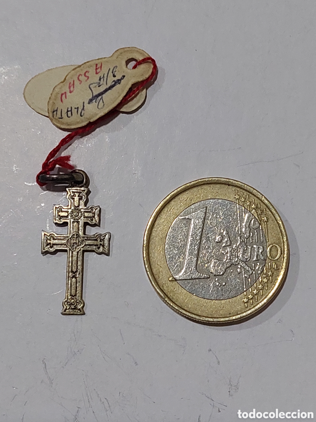 Antig&uuml;edades: Peque&ntilde;a cruz de Caravaca. En plata . - Foto 1