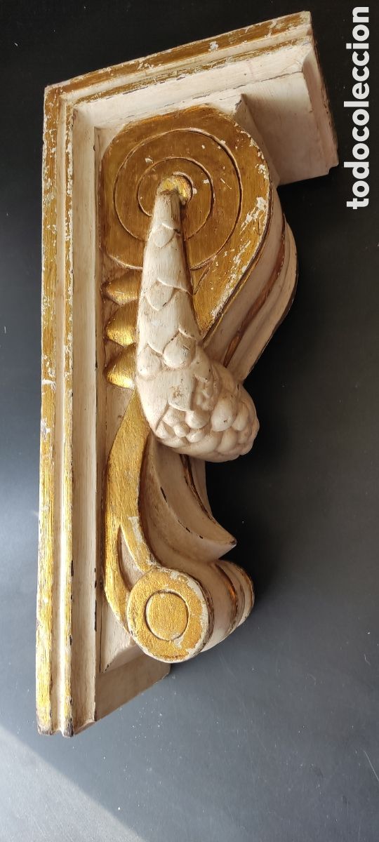 Antig&uuml;edades: Peana antigua madera repujada - Foto 3