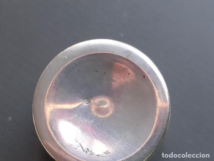 Antig&uuml;edades: 6 vasos peque&ntilde;os plateados - Foto 5