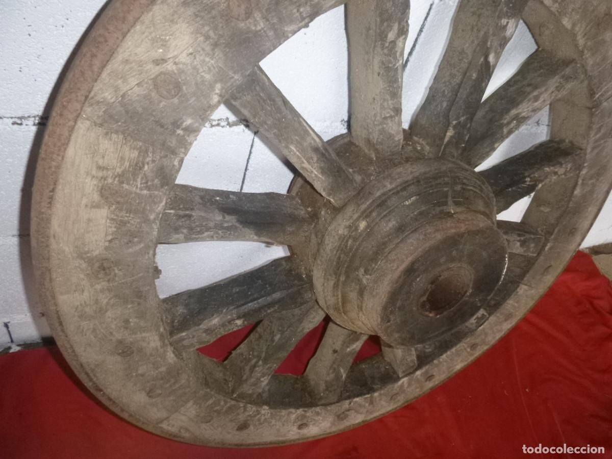 Antig&uuml;edades: ANTIGUA RUEDAD DE CARRO - Foto 6