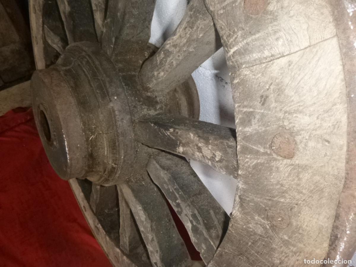 Antig&uuml;edades: ANTIGUA RUEDAD DE CARRO - Foto 7