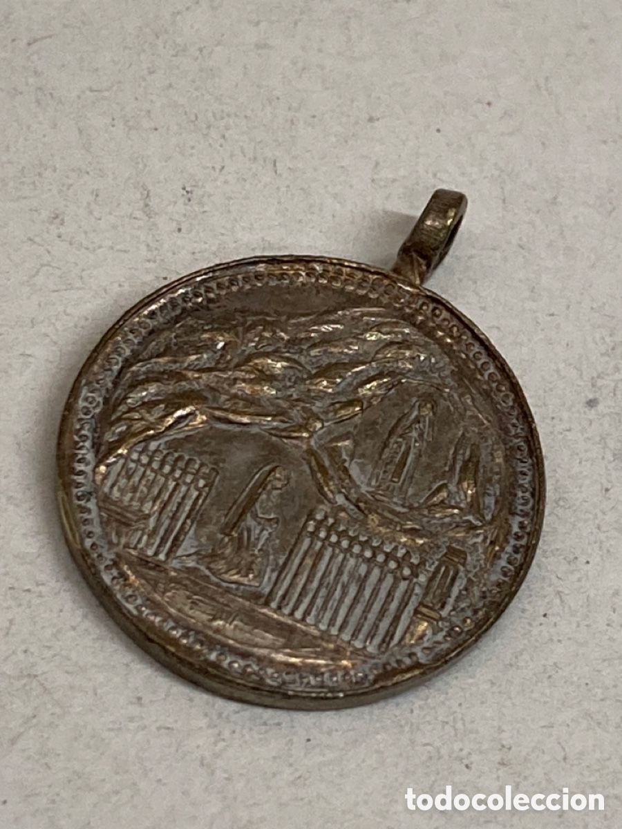 Antig&uuml;edades: Medalla de metal religioso - Foto 2