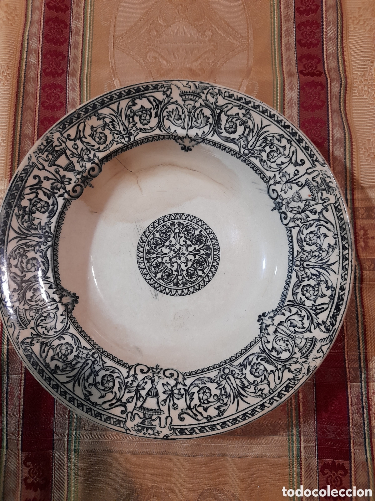 Antig&uuml;edades: Plato siglo XIX - Foto 1