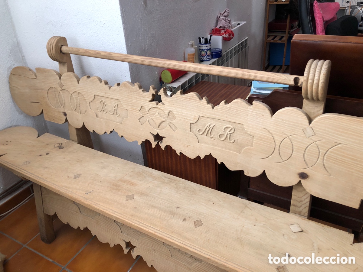Antig&uuml;edades: Bonito y antiguo banco de madera tallada - Foto 2