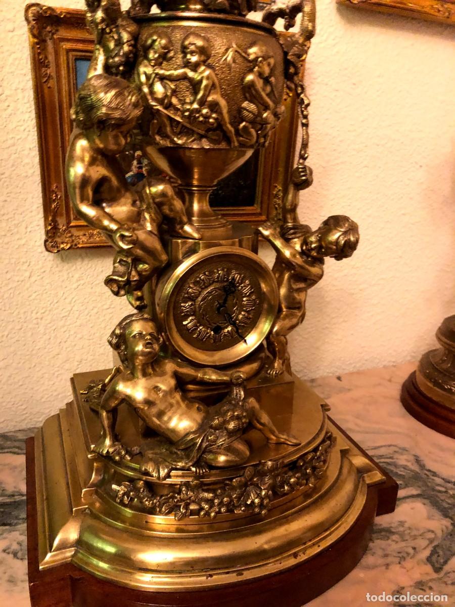 Antig&uuml;edades: Guarnici&oacute;n de reloj y candelabros en bronce - Foto 5
