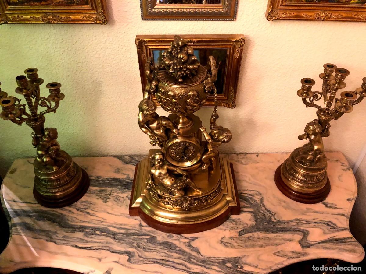 Antig&uuml;edades: Guarnici&oacute;n de reloj y candelabros en bronce - Foto 7