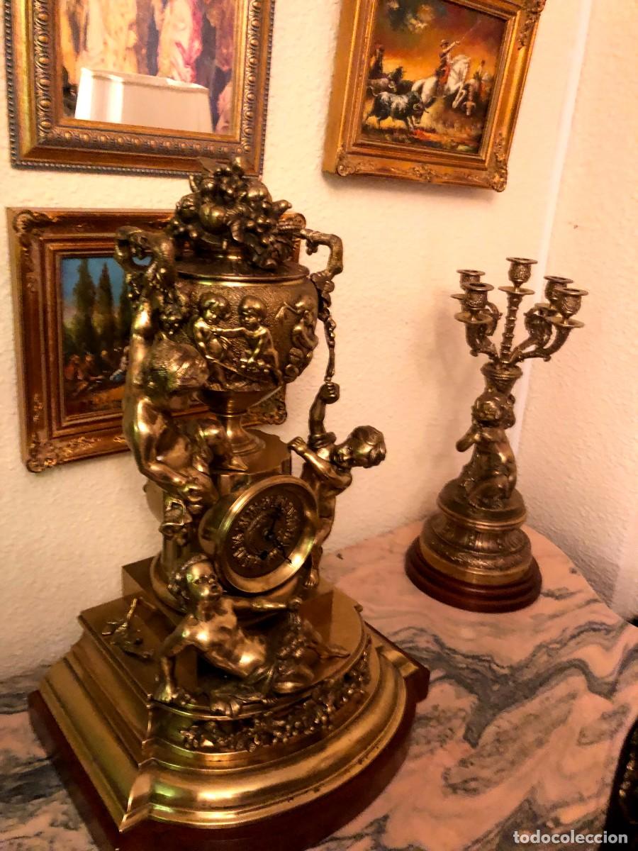Antig&uuml;edades: Guarnici&oacute;n de reloj y candelabros en bronce - Foto 8