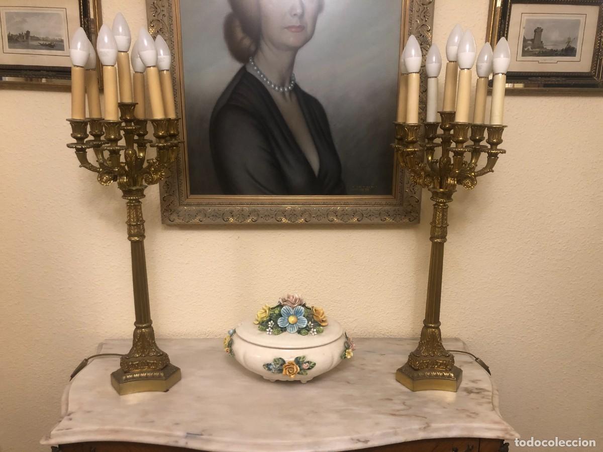 Antig&uuml;edades: Pareja de candelabros en bronce electrificados - Foto 1