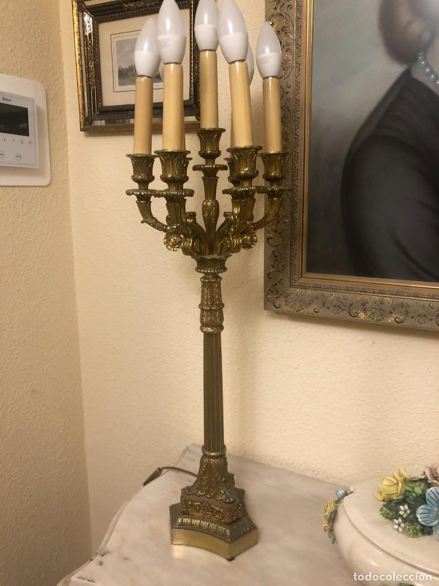 Antig&uuml;edades: Pareja de candelabros en bronce electrificados - Foto 4