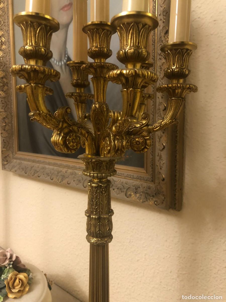 Antig&uuml;edades: Pareja de candelabros en bronce electrificados - Foto 7