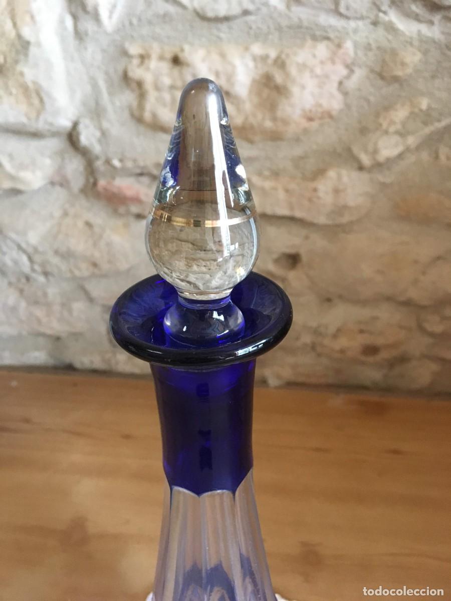 Antig&uuml;edades: LICORERA DE CRISTAL AZUL TALLADA - Foto 3