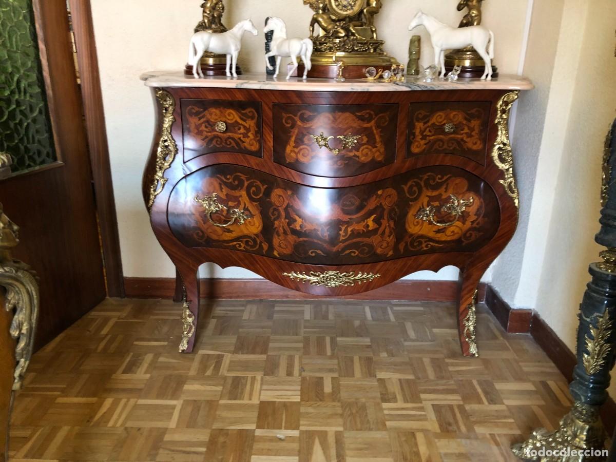 Antig&uuml;edades: C&oacute;moda en marqueter&iacute;a y bronce - Foto 3