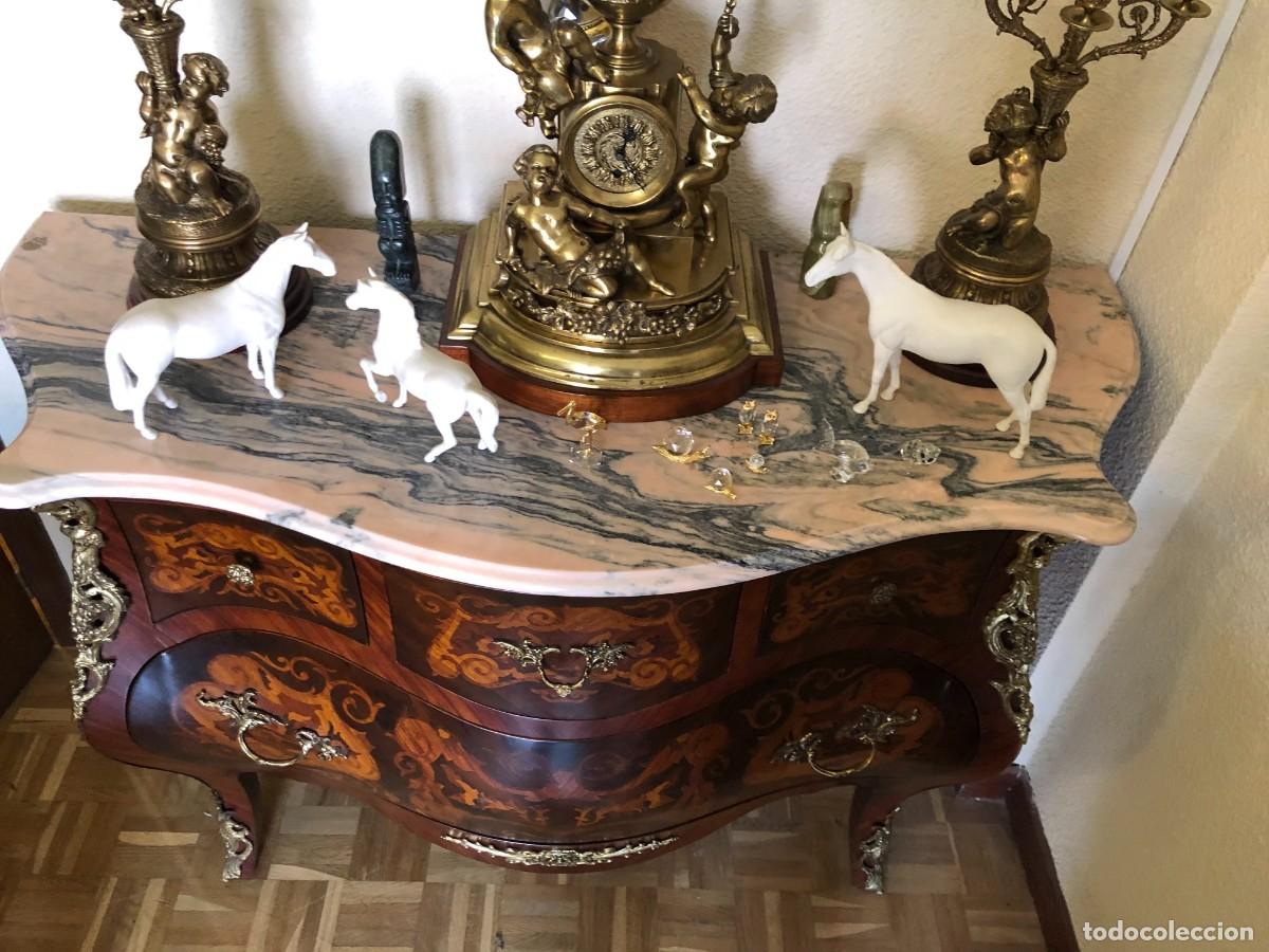 Antig&uuml;edades: C&oacute;moda en marqueter&iacute;a y bronce - Foto 7