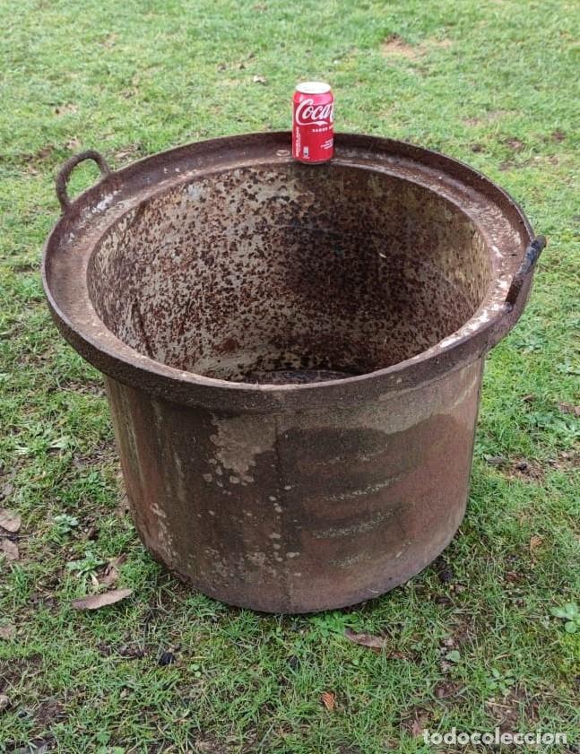 Antig&uuml;edades: Olla Gigante R&uacute;stica de Fundici&oacute;n - Foto 2