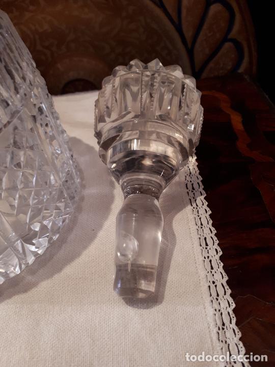 Antig&uuml;edades: Licorera de cristal y plata - Foto 2
