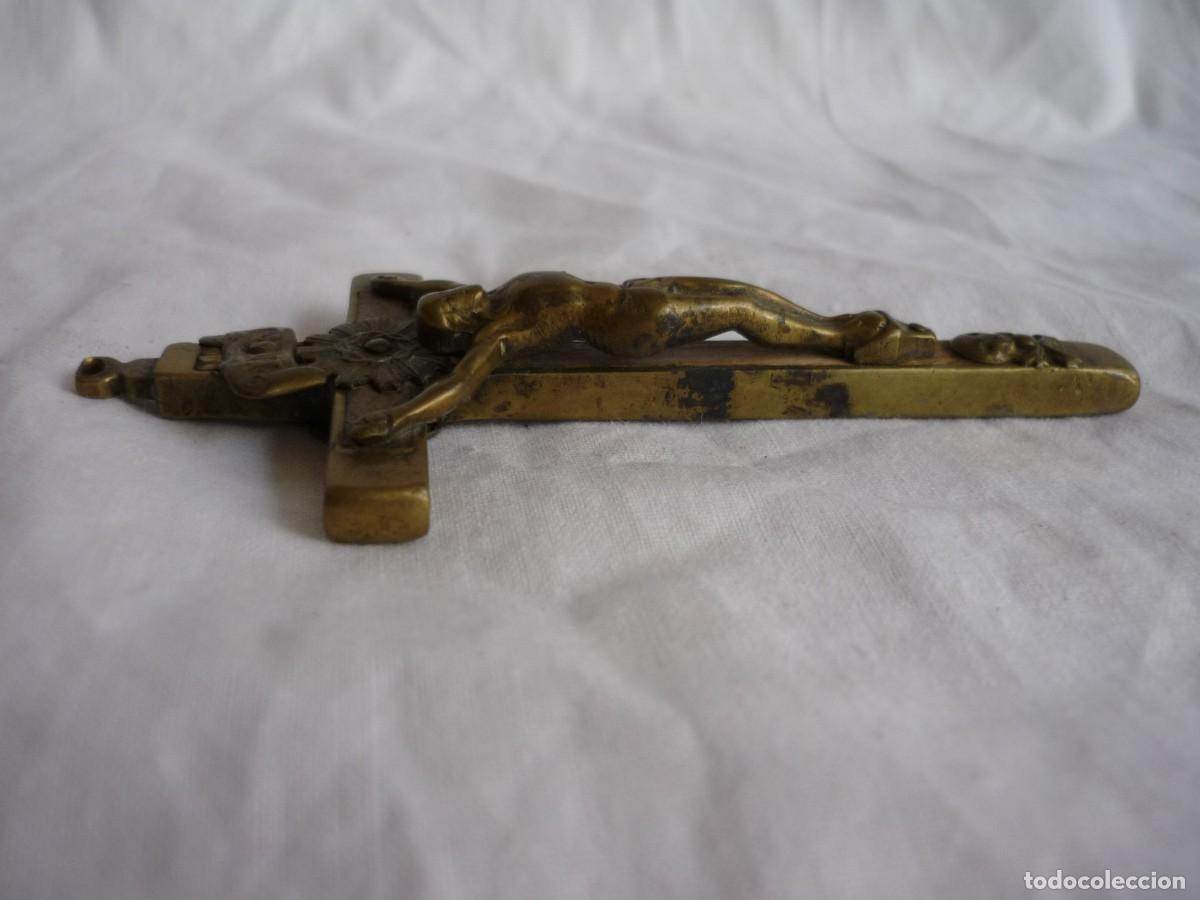 Antig&uuml;edades: Antiguo crucifijo en madera y bronce - Foto 3