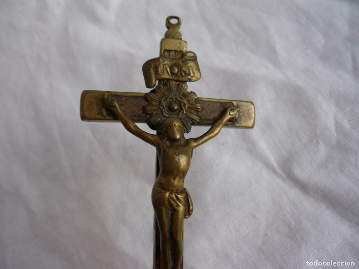 Antig&uuml;edades: Antiguo crucifijo en madera y bronce - Foto 4