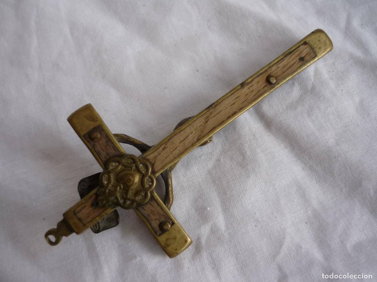 Antig&uuml;edades: Antiguo crucifijo en madera y bronce - Foto 6