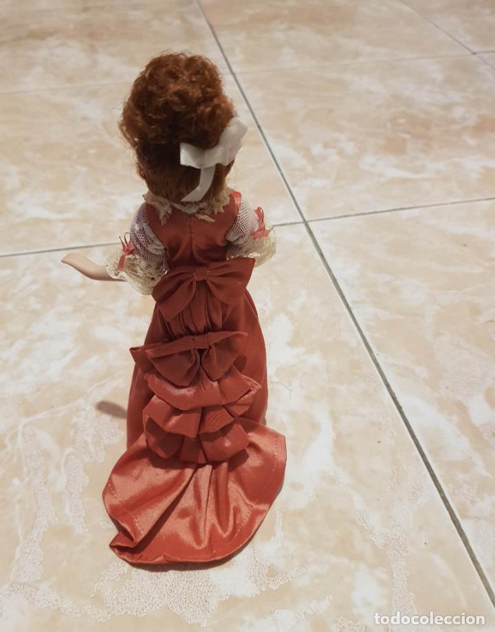 Antig&uuml;edades: Dama de &eacute;poca en porcelana Catherine Sloper - Foto 2