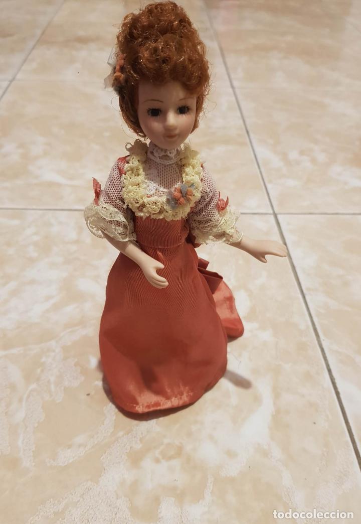 Antig&uuml;edades: Dama de &eacute;poca en porcelana Catherine Sloper - Foto 1