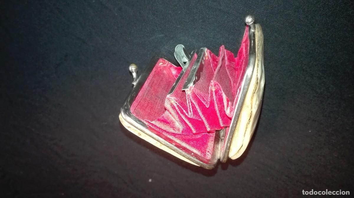 Antig&uuml;edades: MONEDERO CON CACHAS DE NACAR - Foto 1