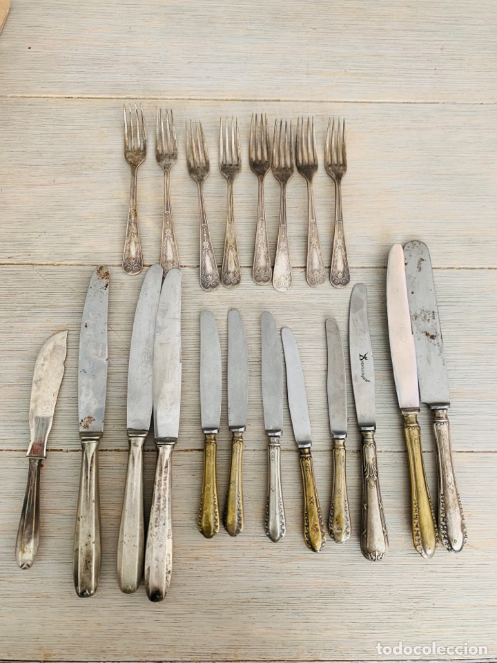 Antig&uuml;edades: LOTE DE CUCHILLOS Y TENEDORES DE POSTRE BA&Ntilde;ADOS EN PLATA