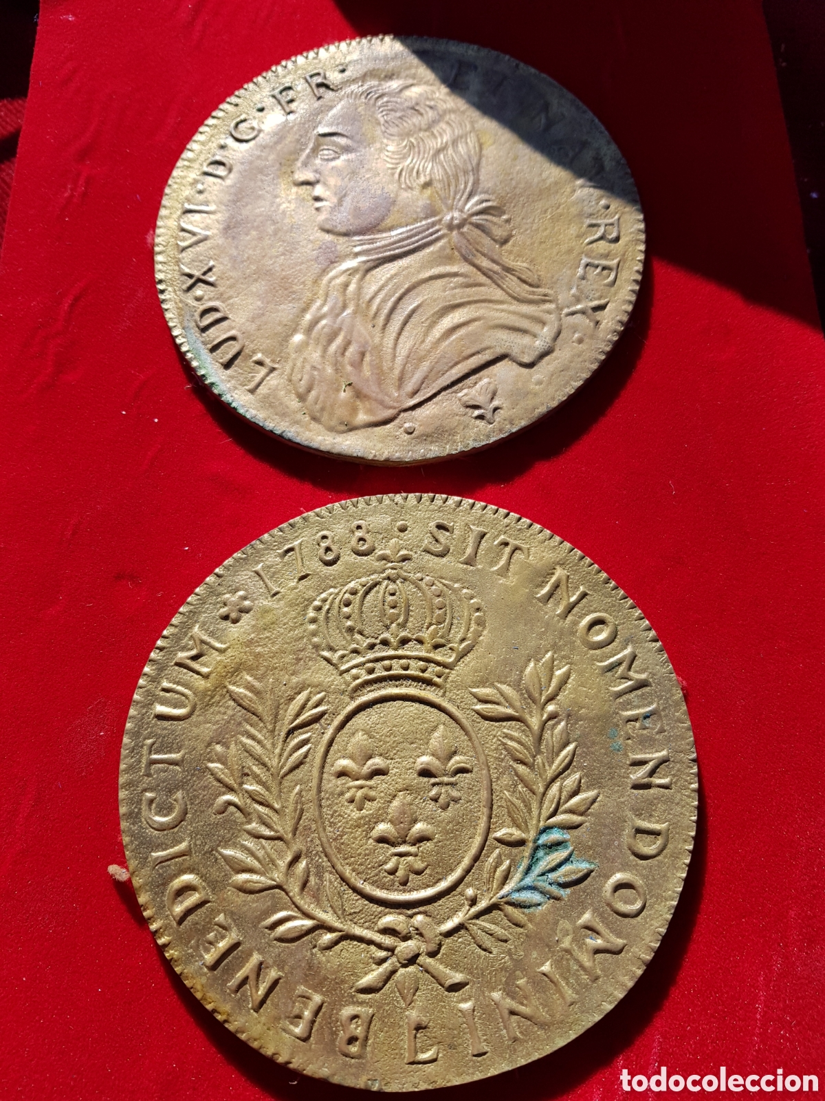 Antig&uuml;edades: ANTIGUOS MEDALLONES DE BRONCE LUIS XVI
