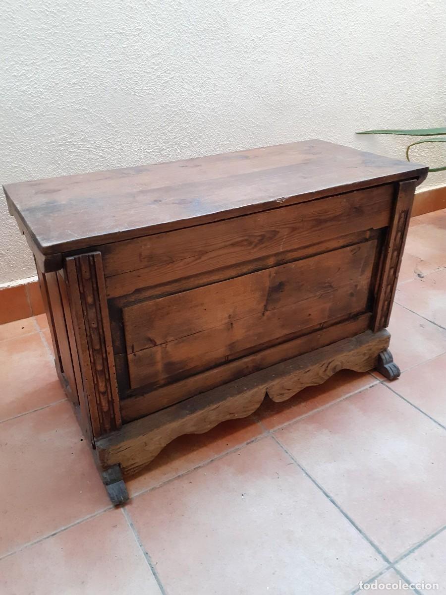 Antig&uuml;edades: Arca-baul rustica de madera de pino - Foto 2