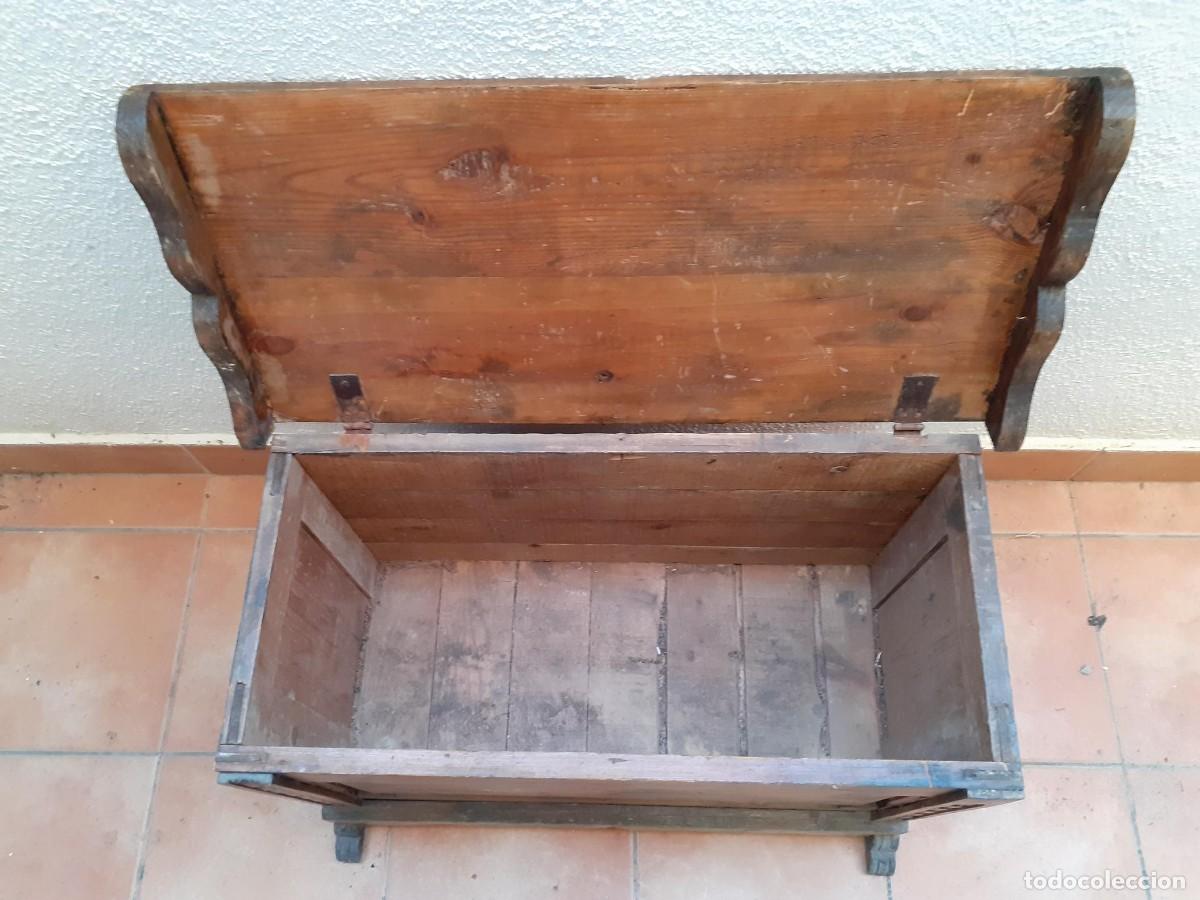 Antig&uuml;edades: Arca-baul rustica de madera de pino - Foto 3