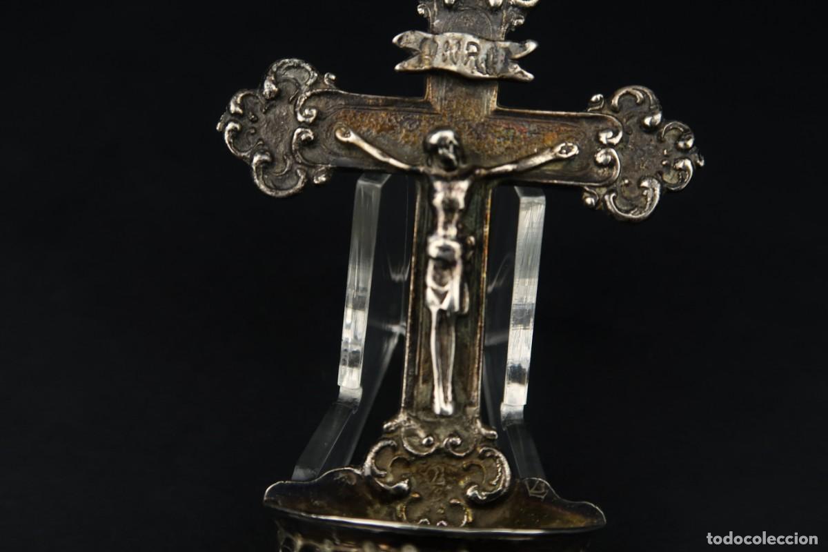 Antig&uuml;edades: Antiguo Crucifijo Benditera de Plata - Foto 3