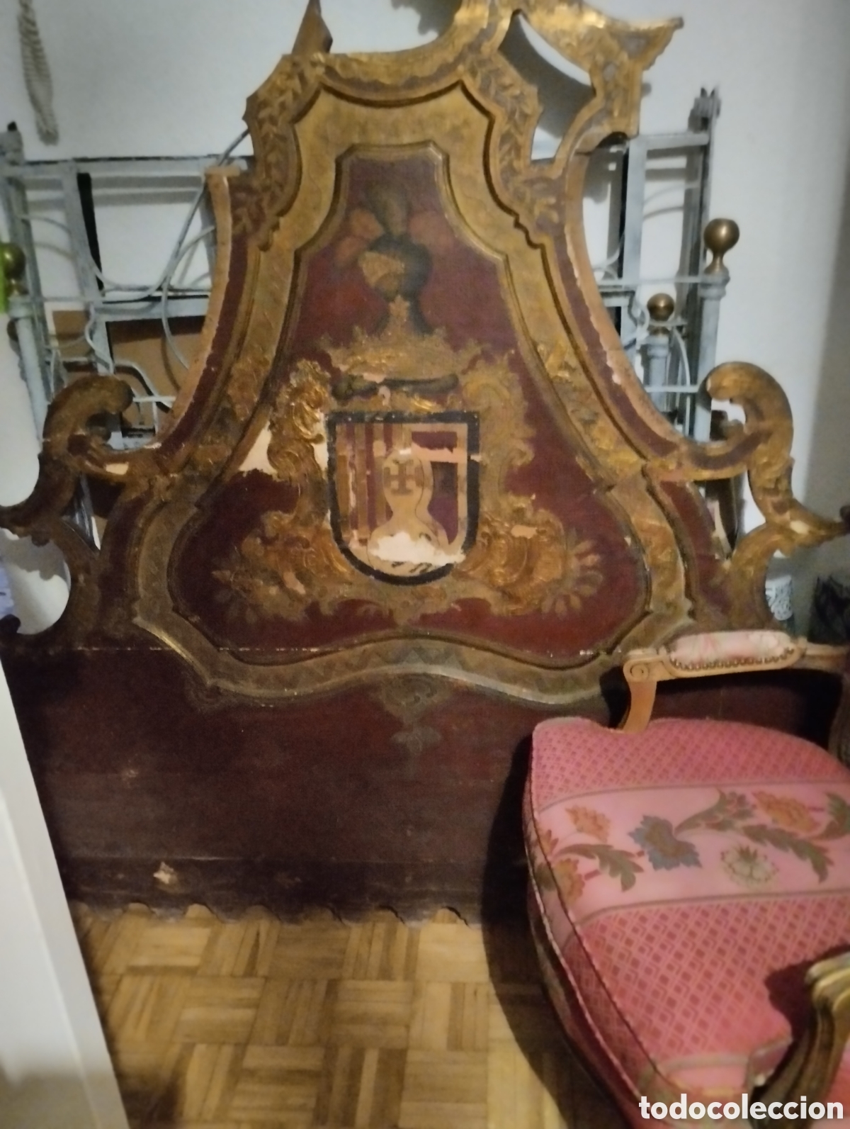 Antig&uuml;edades: Cama antigua blasonada. - Foto 2