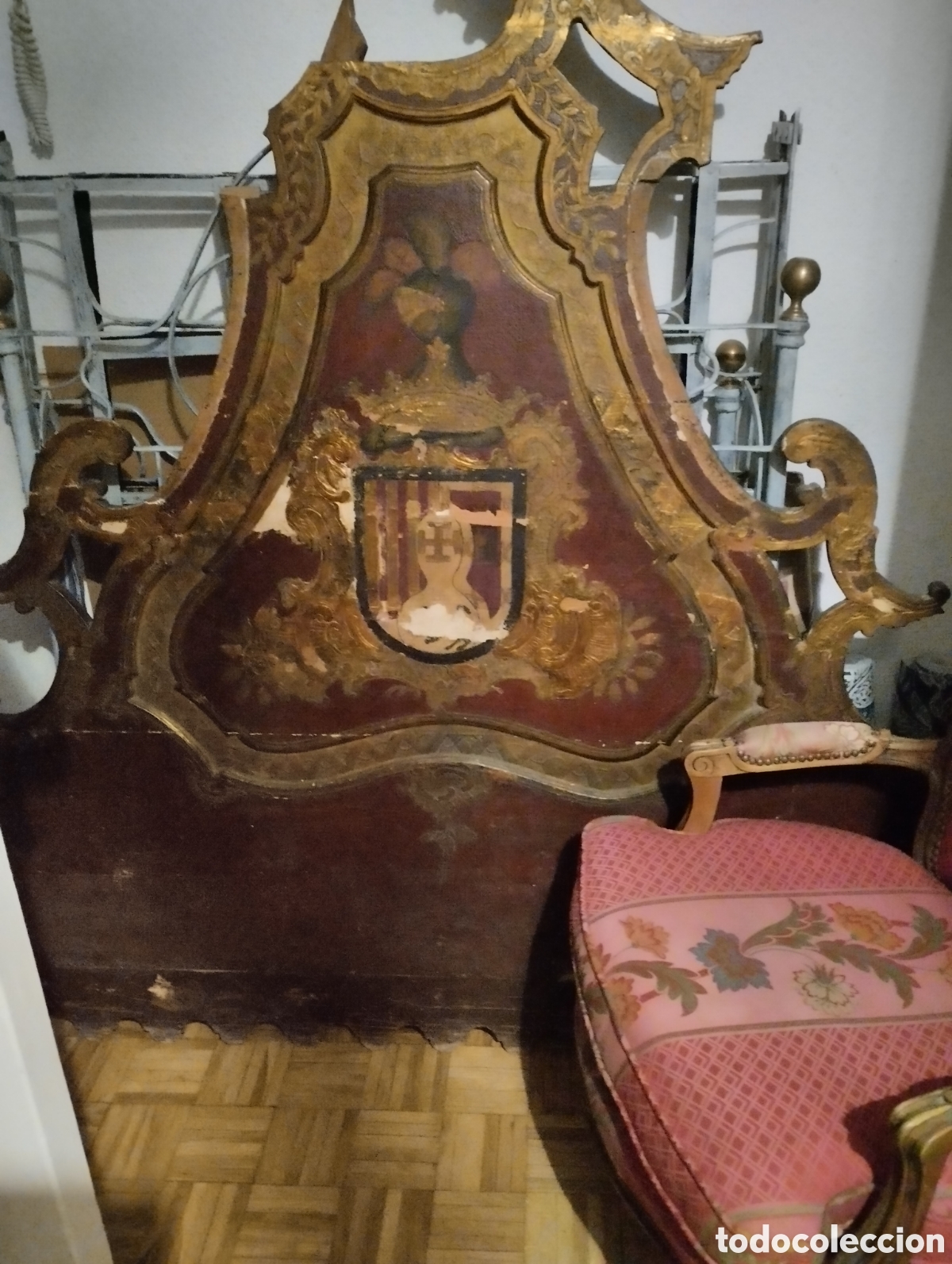Antig&uuml;edades: Cama antigua blasonada. - Foto 1
