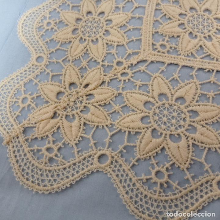 Antig&uuml;edades: ANTIGUO JUEGO DE CAMA SIN ESTRENAR MACRAME AZUL - Foto 3