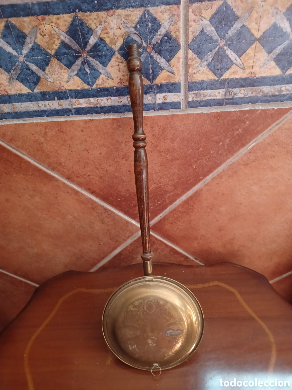 Antiques: Calentador de cama del siglo XIX de bronce