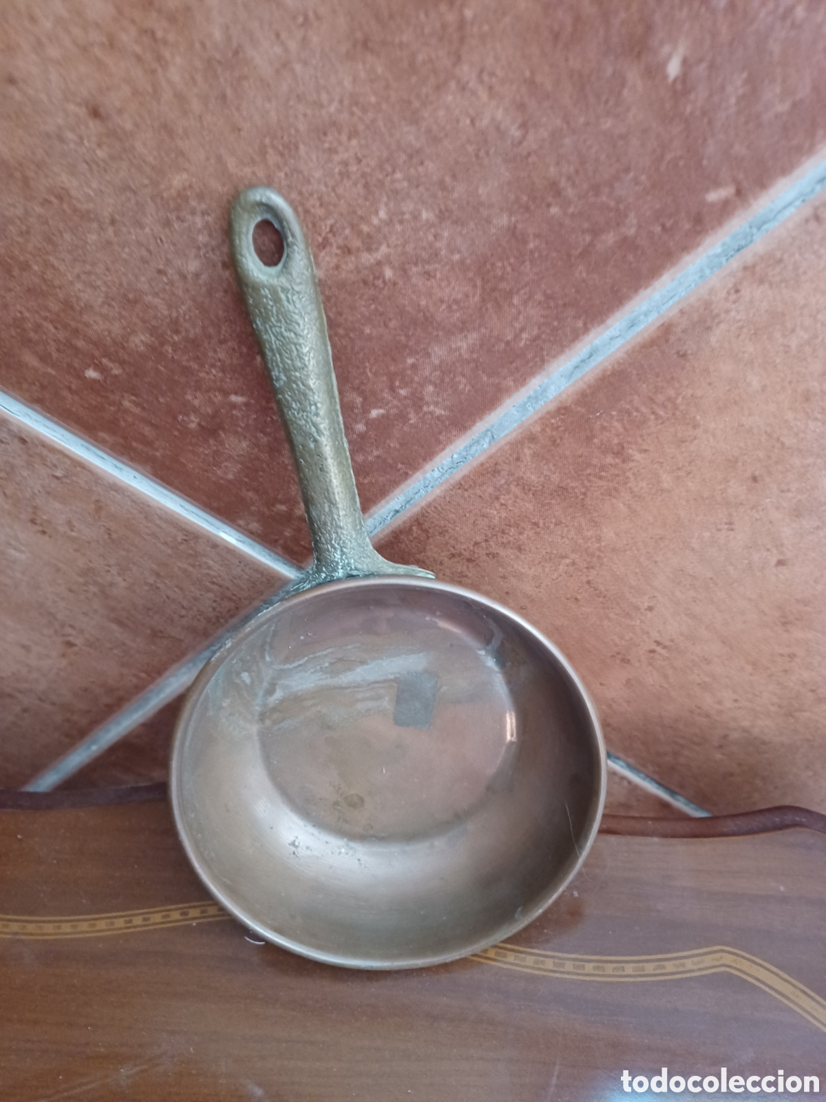 Antiques: Antigua sarten de mango de bronce y cobre