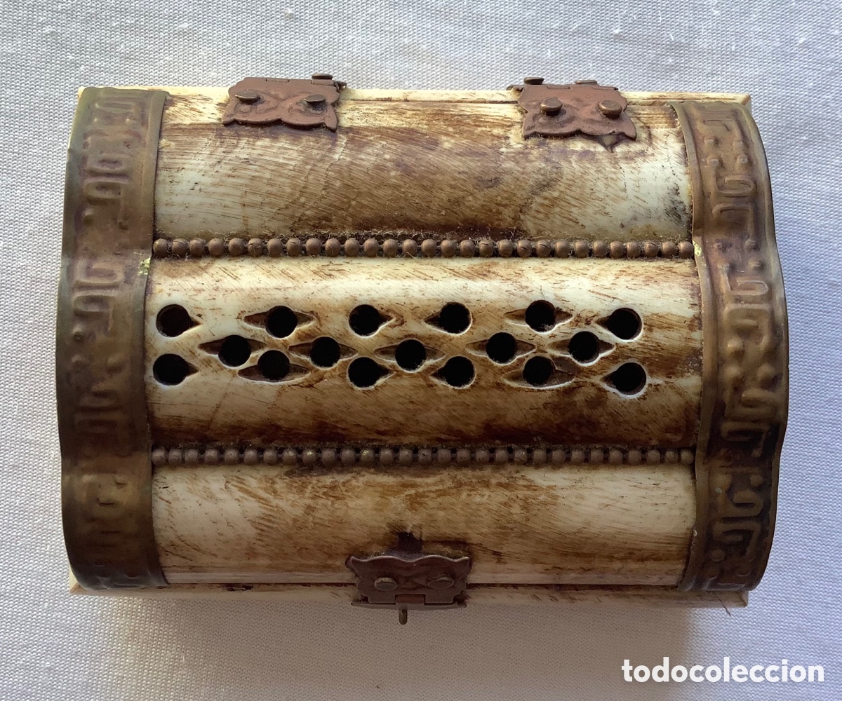 Antig&uuml;edades: PEQUE&Ntilde;O COFRE DE CUERNO Y LAT&Oacute;N - Foto 1