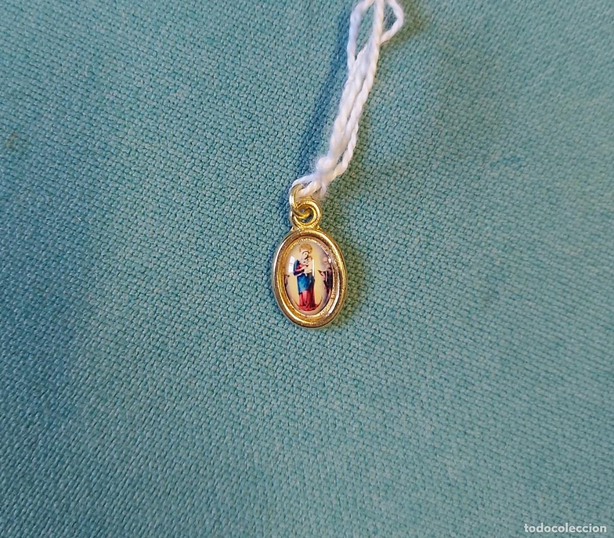 Antig&uuml;edades: Medallita esmaltada, 1,4 cm - Foto 1