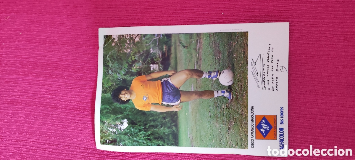 Antig&uuml;edades: Fotograf&iacute;a agfacolor con firma impresa Diego Armando Maradona