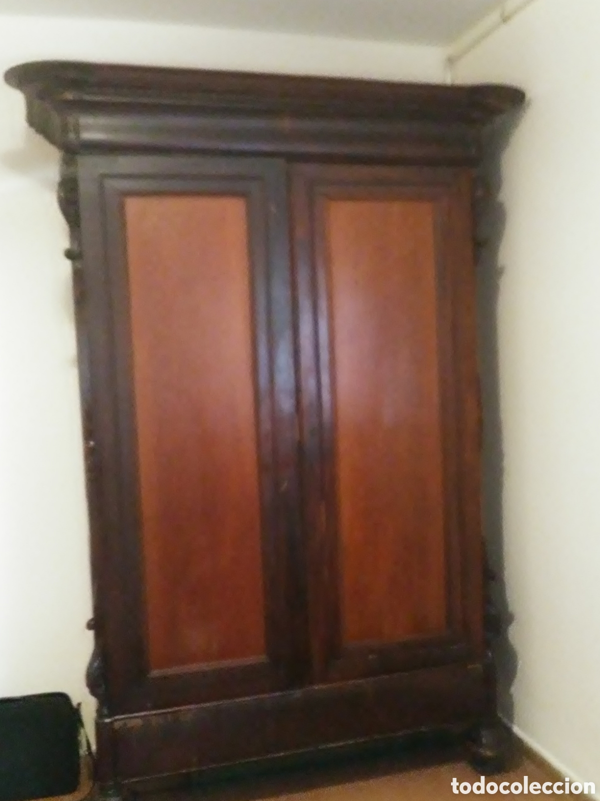 Antig&uuml;edades: ARMARIO DE DORMITORIO EN CHAPA DE CAOBA - Foto 4