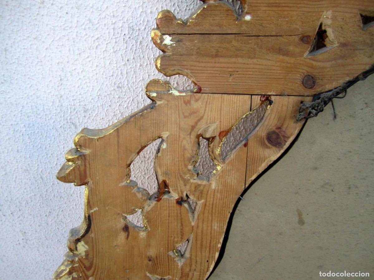 Antig&uuml;edades: Espejo barroco de madera tallada y dorada, espejo biselado - Foto 13
