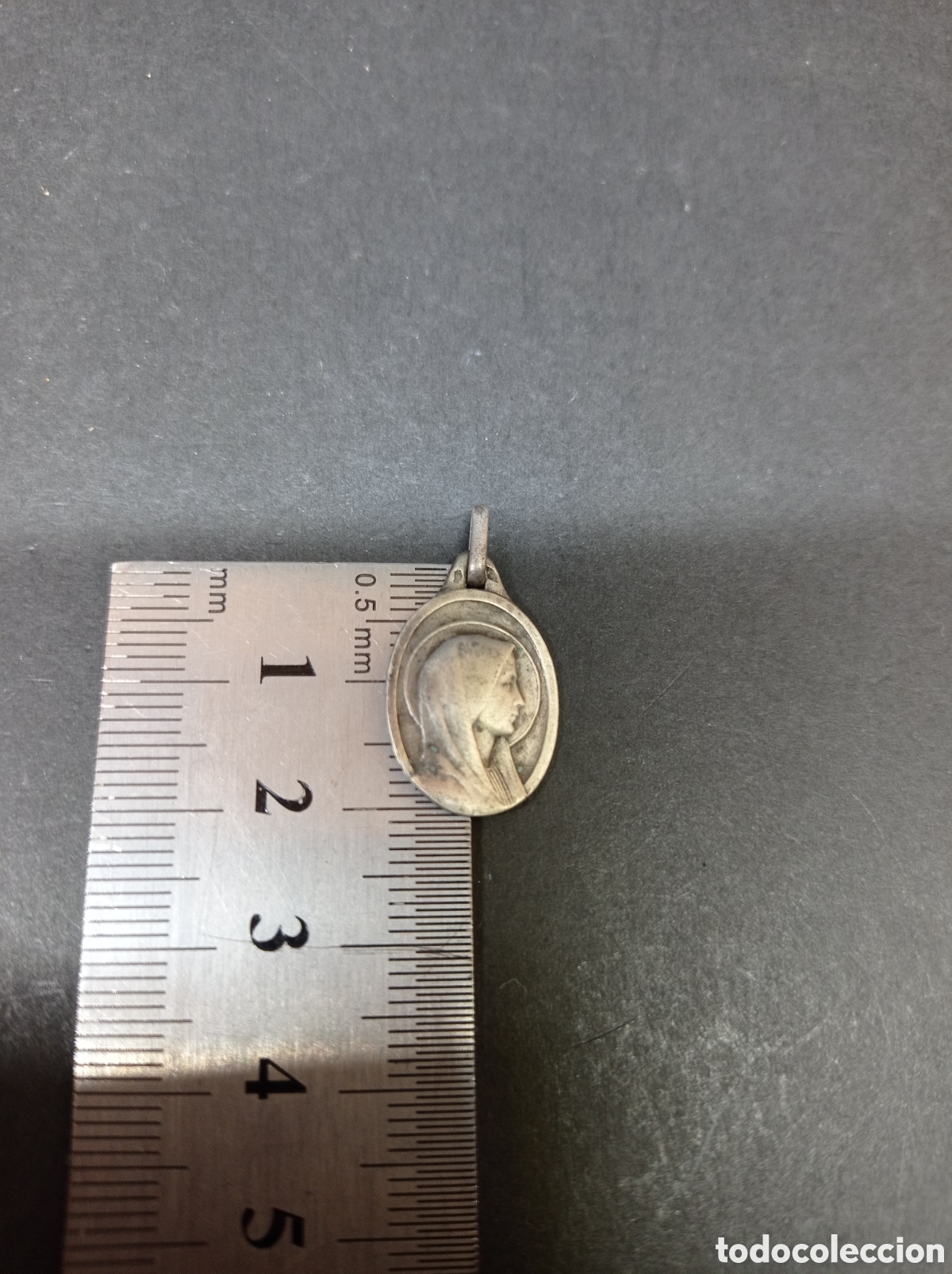 Antig&uuml;edades: Medalla de plata Virgen de Lourdes - Foto 3