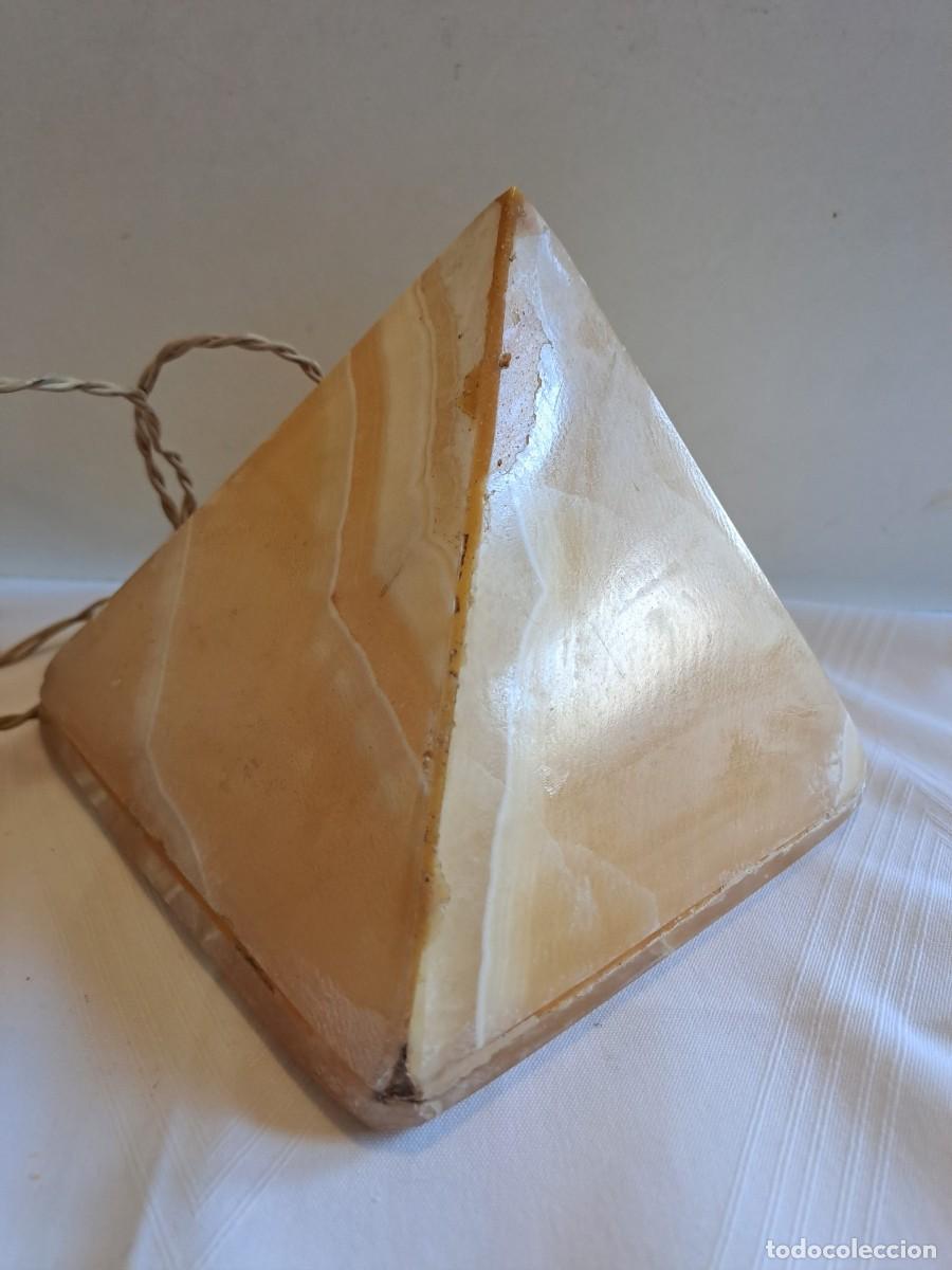 Antig&uuml;edades: L&aacute;mpara en forma de pir&aacute;mide de cuarzo rosa - Foto 4