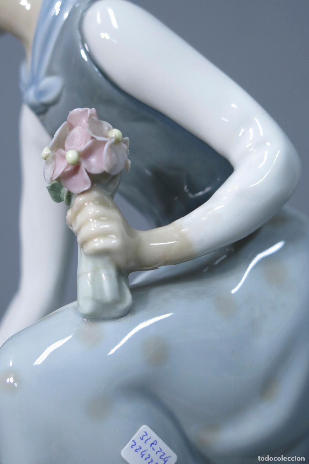 Antig&uuml;edades: NI&Ntilde;A CON RAMO DE FLORES. LLADRO - Foto 3