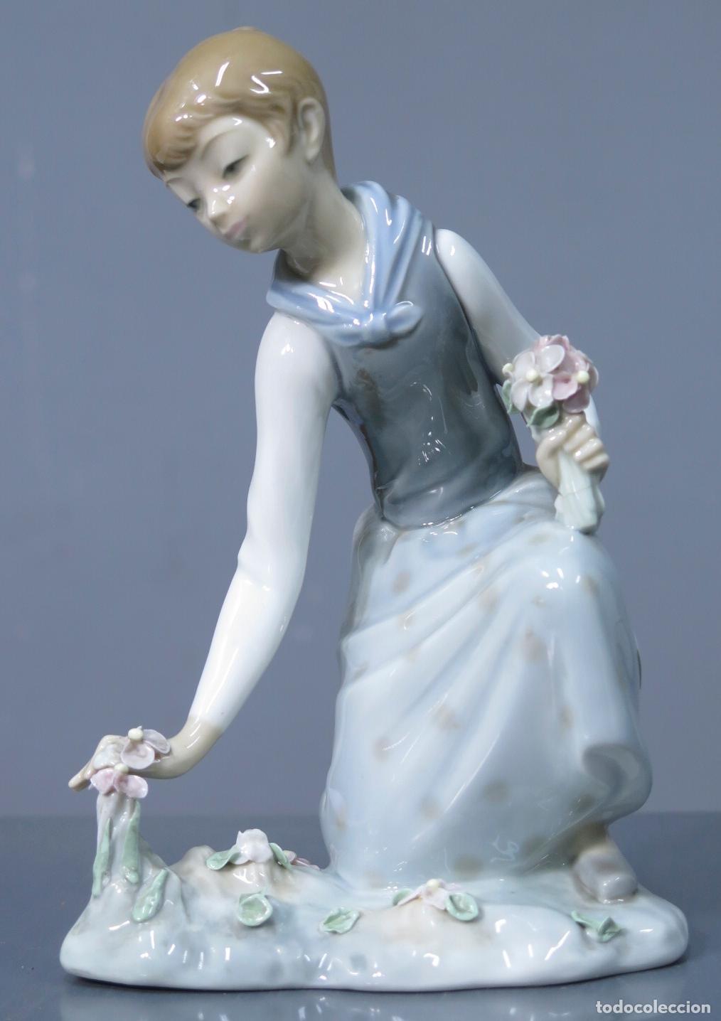 Antig&uuml;edades: NI&Ntilde;A CON RAMO DE FLORES. LLADRO - Foto 1