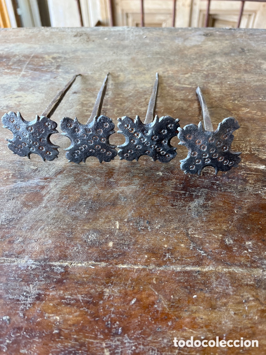 Antig&uuml;edades: Lote de 4 clavos de forja - Foto 1