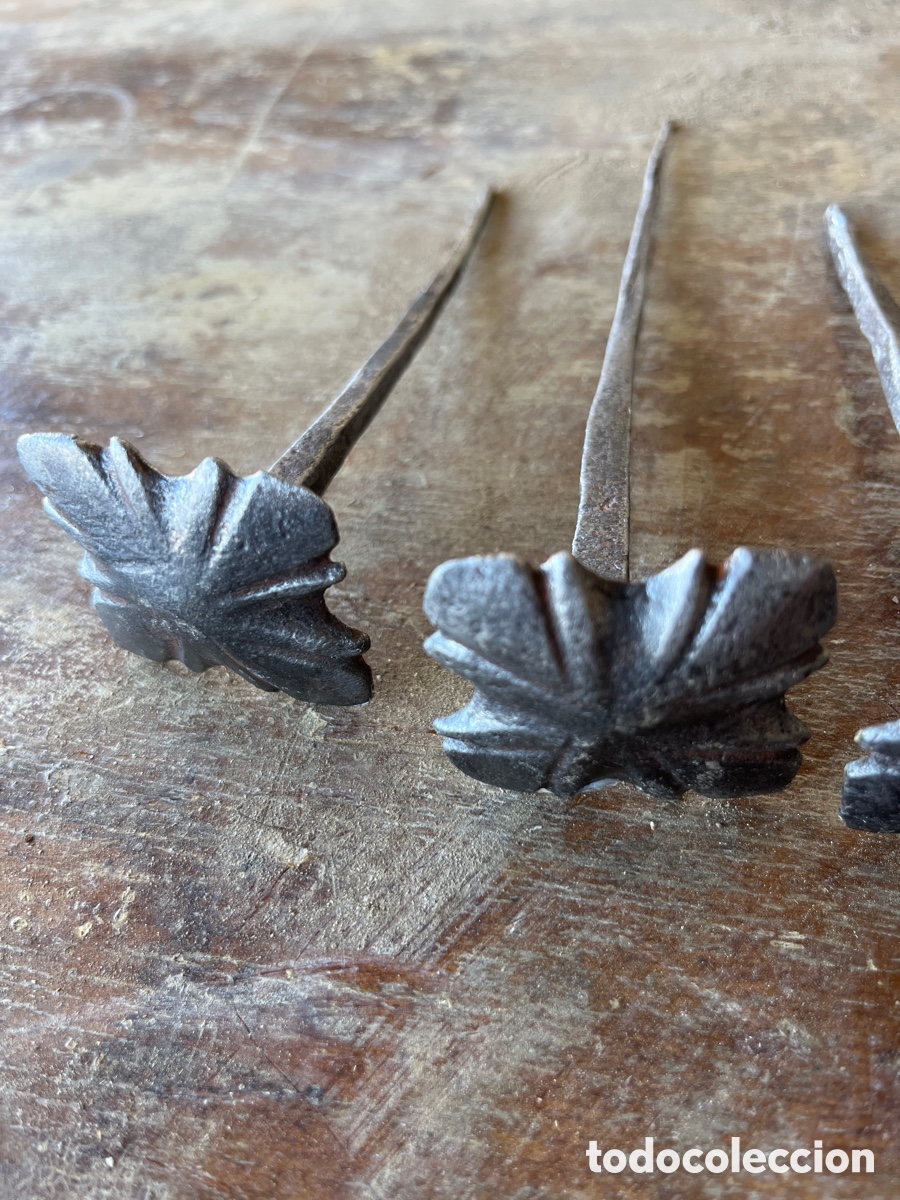 Antig&uuml;edades: 4 clavos de forja - Foto 2