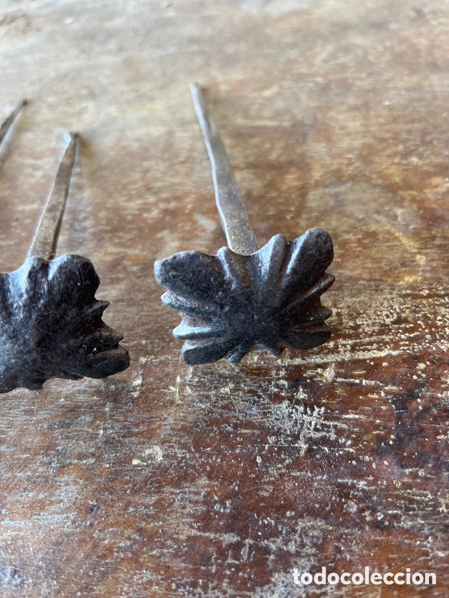 Antig&uuml;edades: 4 clavos de forja - Foto 3