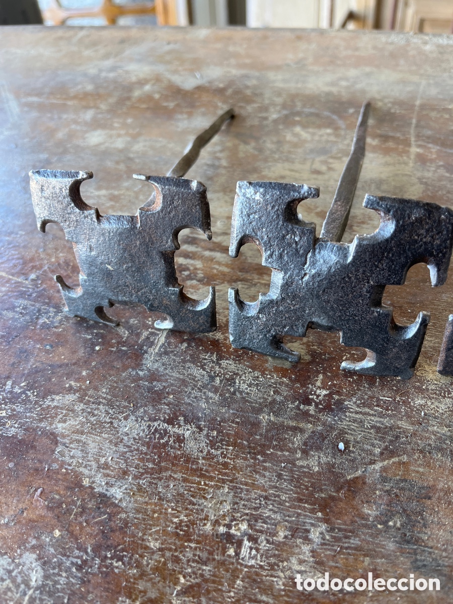 Antig&uuml;edades: 4 clavos de forja - Foto 2