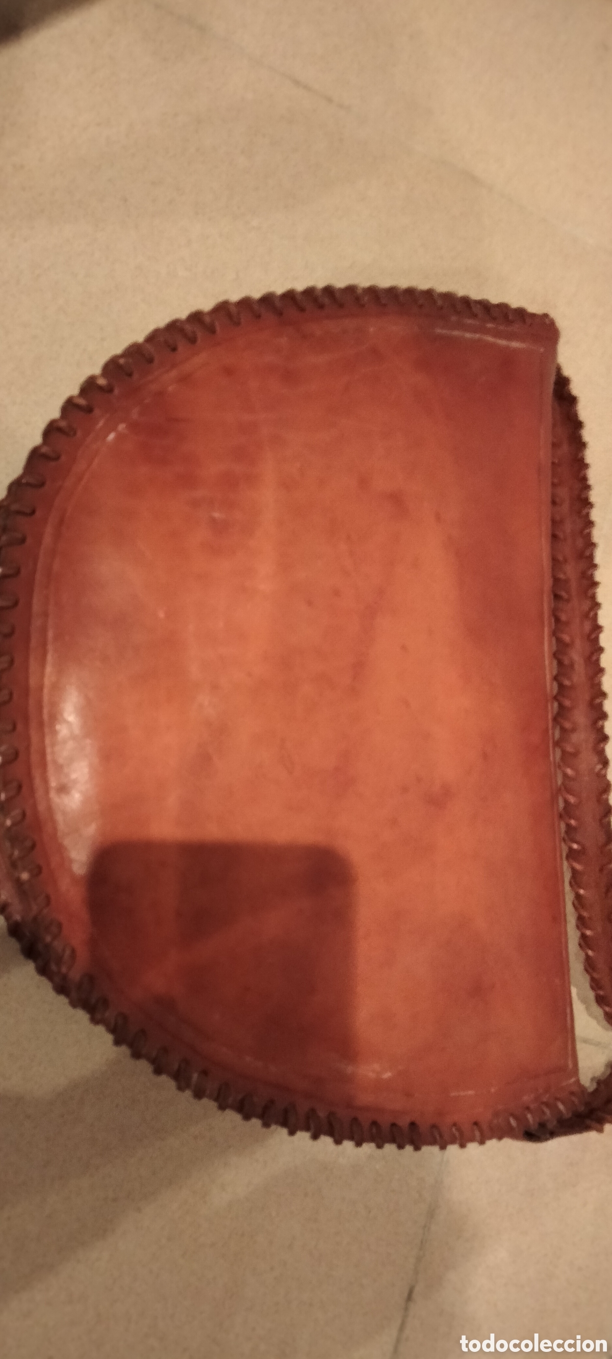 Antig&uuml;edades: Bolso de cuero repujado - Foto 4